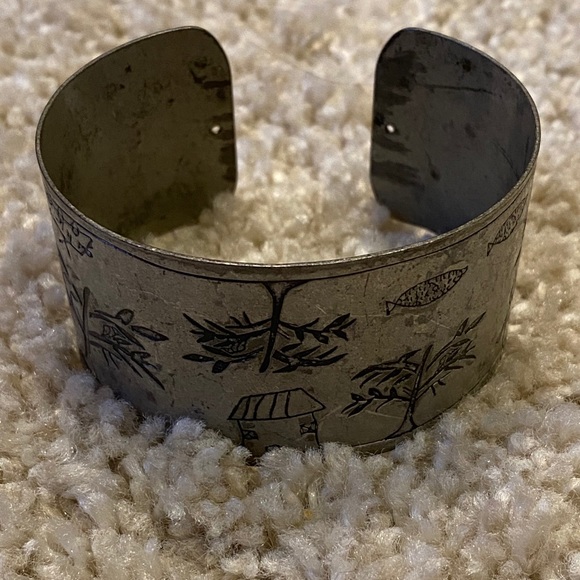 Etched Cuff bracelet - Picture 4 of 10
